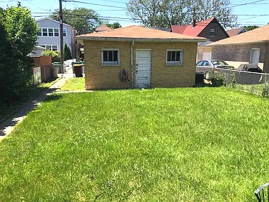 $2,500 | 1940 Wenonah Avenue, Berwyn, IL 60402