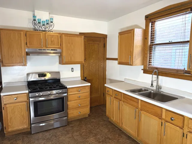 $2,500 | 1940 Wenonah Avenue, Berwyn, IL 60402