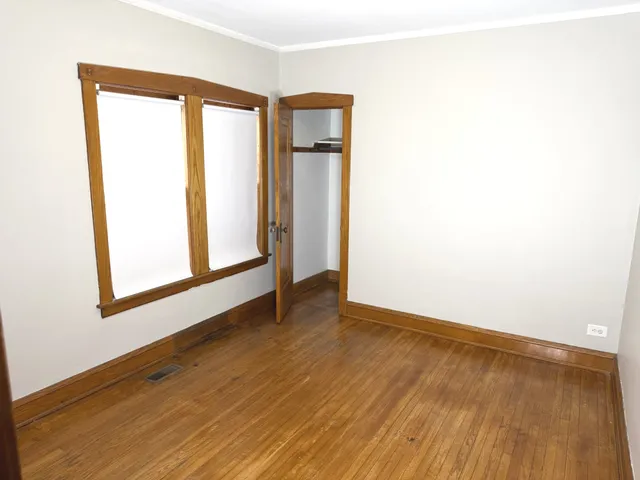 $2,500 | 1940 Wenonah Avenue, Berwyn, IL 60402