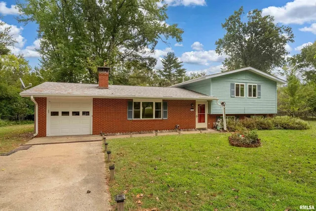 $190,000 | 1301 West Court Street, Carbondale, IL 62901