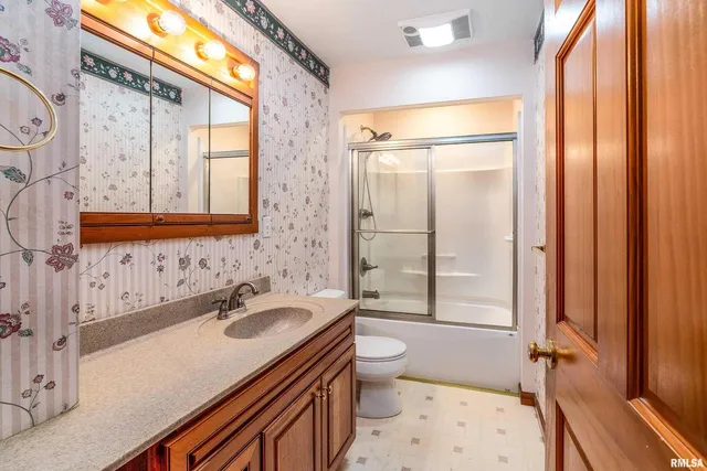 $190,000 | 1301 West Court Street, Carbondale, IL 62901