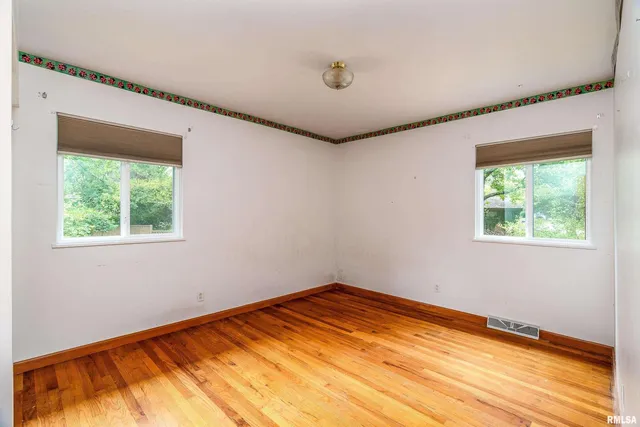 $190,000 | 1301 West Court Street, Carbondale, IL 62901