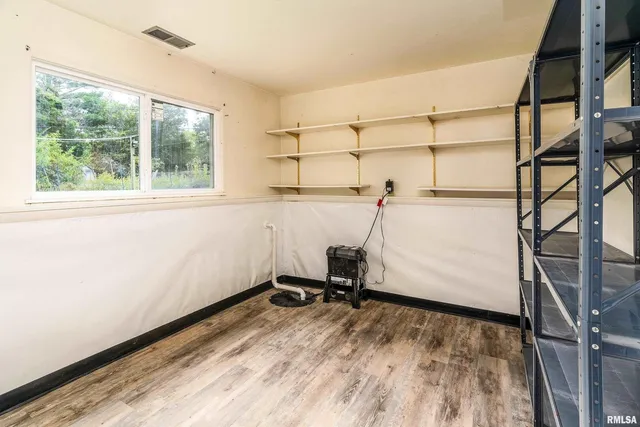 $190,000 | 1301 West Court Street, Carbondale, IL 62901