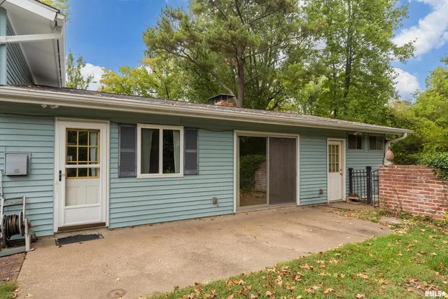 $190,000 | 1301 West Court Street, Carbondale, IL 62901