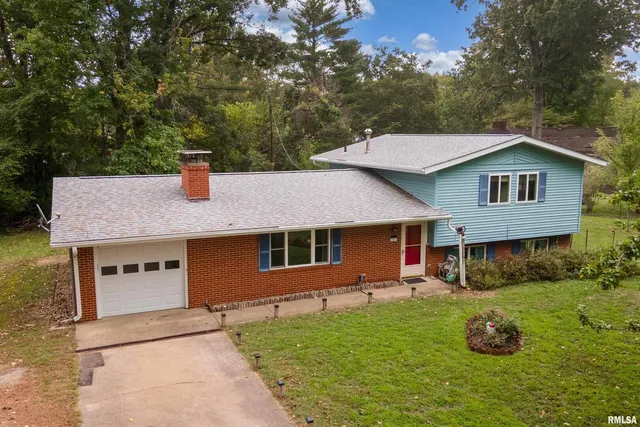 $190,000 | 1301 West Court Street, Carbondale, IL 62901