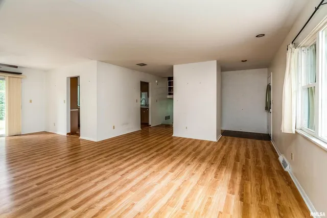 $190,000 | 1301 West Court Street, Carbondale, IL 62901