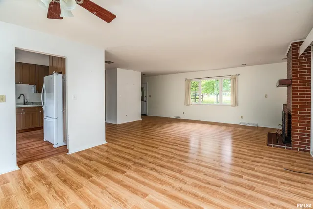 $190,000 | 1301 West Court Street, Carbondale, IL 62901