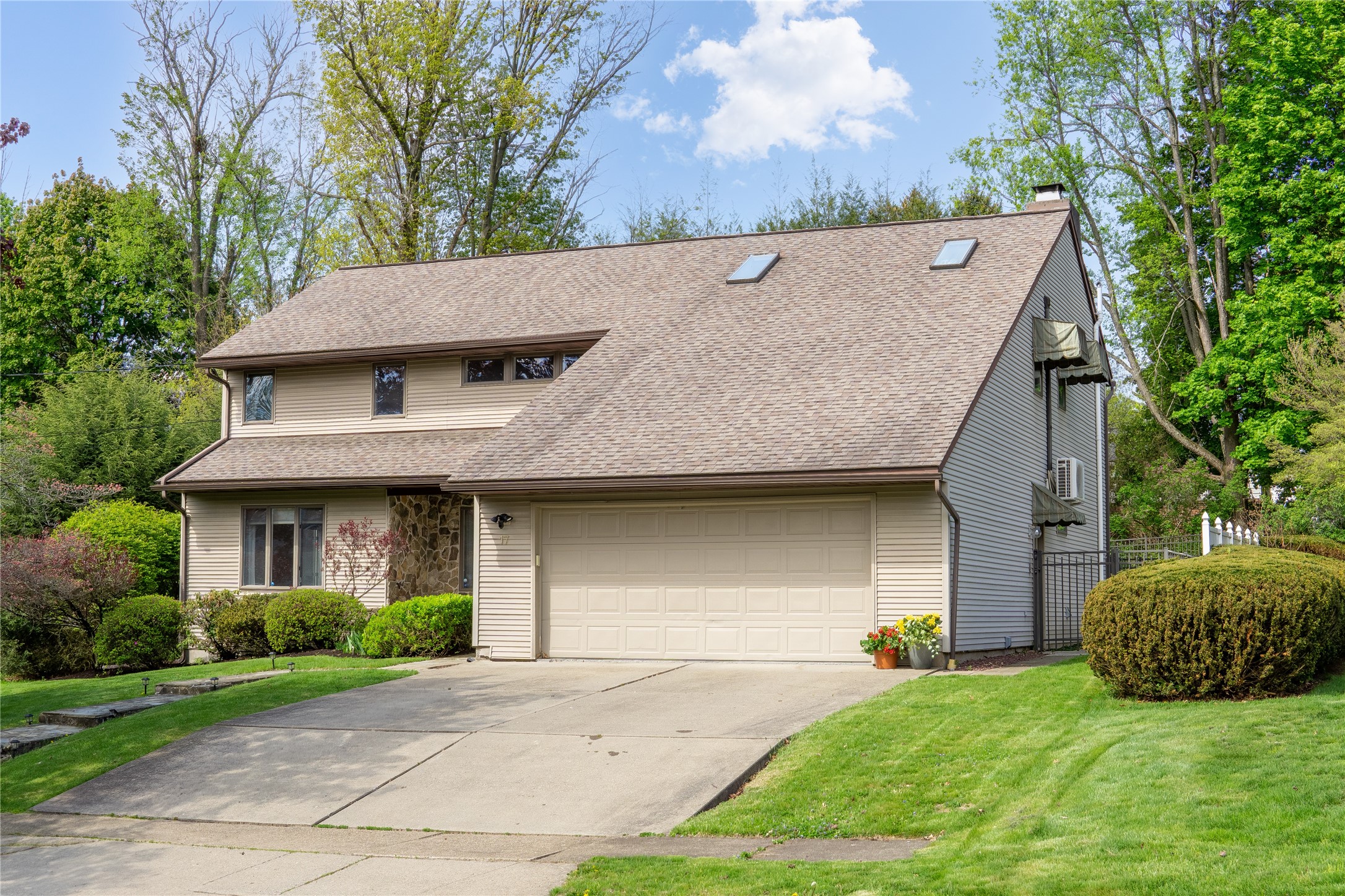 17 Edgecomb Road Binghamton, NY 13905 - Photo 3 of 50