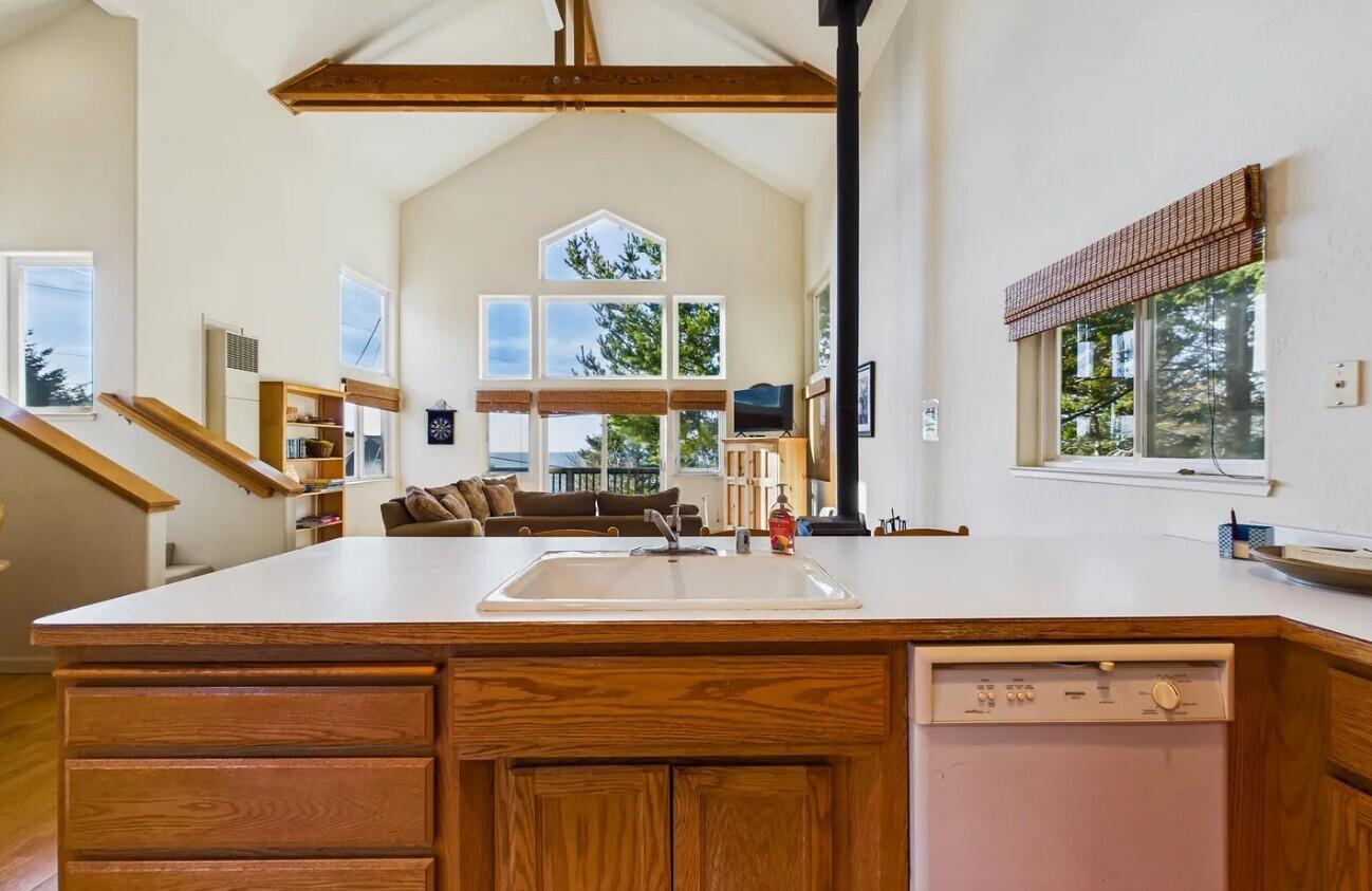 645 Ridge Road Shelter Cove, CA 95589 - Photo 13 of 31