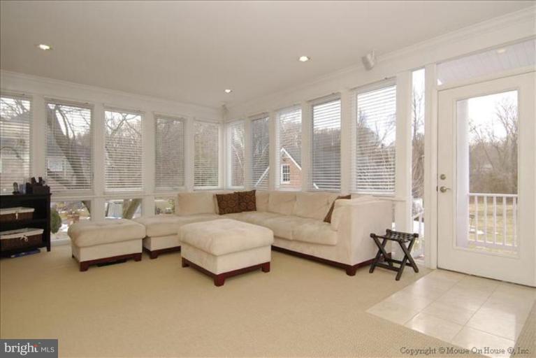 2854 Hunter Road Fairfax, VA 22031 - Photo 11 of 30 Family Room