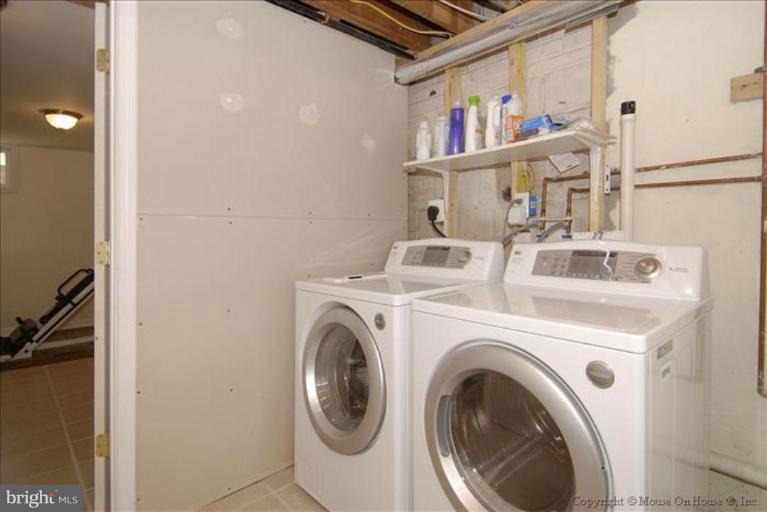 2854 Hunter Road Fairfax, VA 22031 - Photo 16 of 30 Laundry Area 1