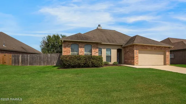 $2,200 | 103 Still Waters Road, Broussard, LA 70518