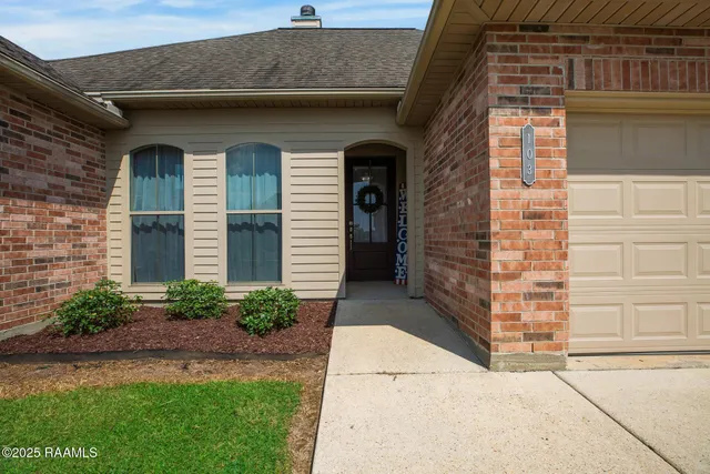 $2,200 | 103 Still Waters Road, Broussard, LA 70518
