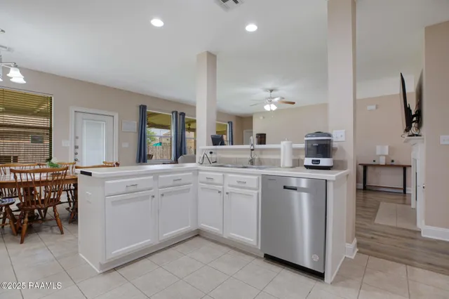 $2,200 | 103 Still Waters Road, Broussard, LA 70518