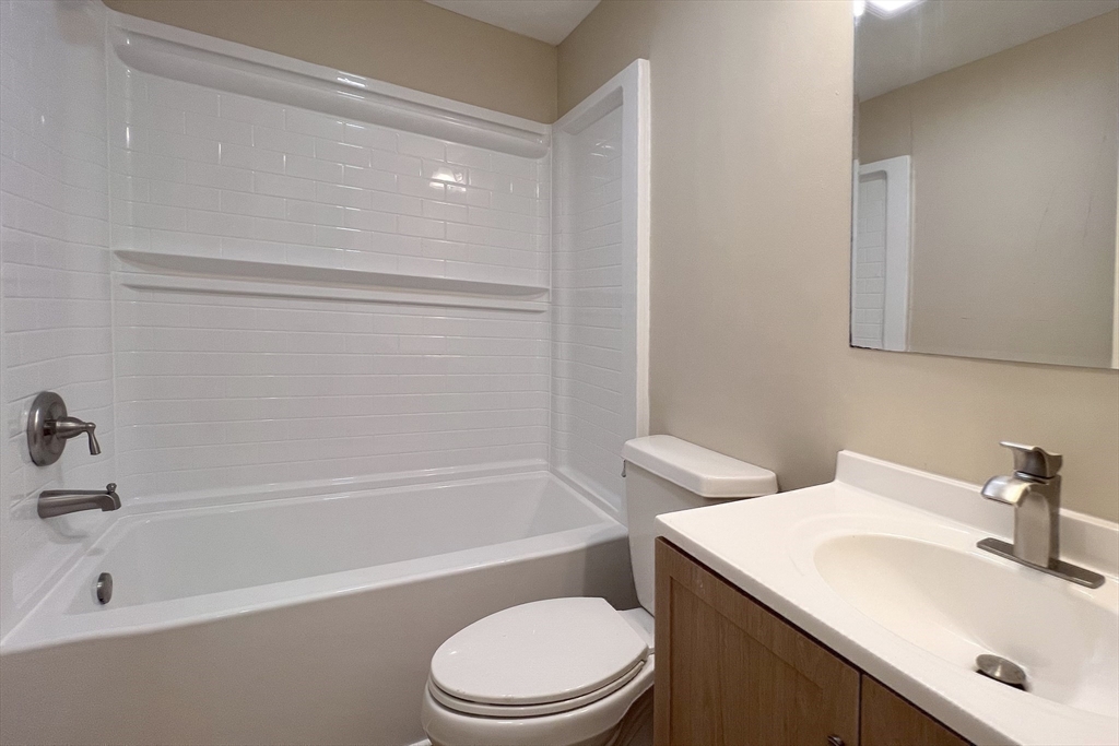 31 Crawford Circle Springfield, MA 01108 - Photo 18 of 41