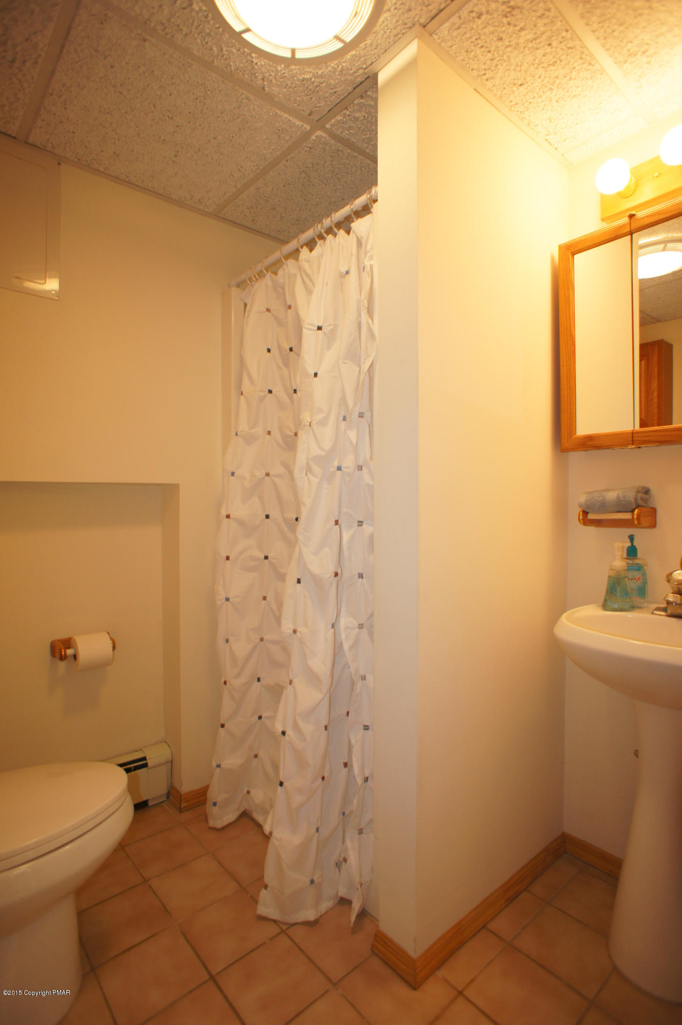 1426 Kelly Road Stroudsburg, PA 18360 - Photo 36 of 52 2nd Bathroom