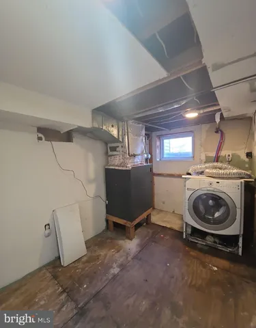 a view of a storage & utility room with washer and dryer