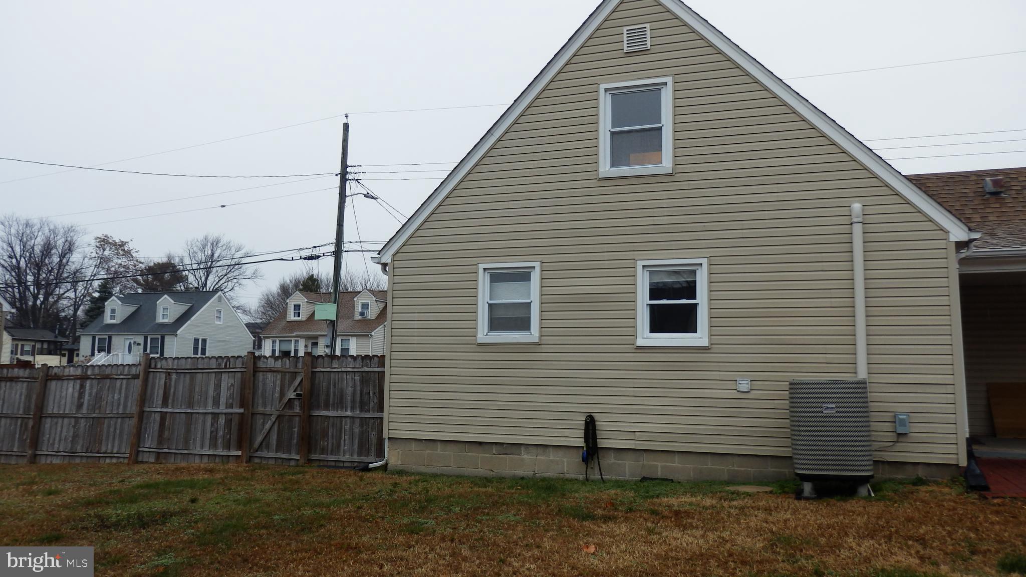 140 Meadow Road Pasadena, MD 21122 - Photo 4 of 53 YARD SIDE