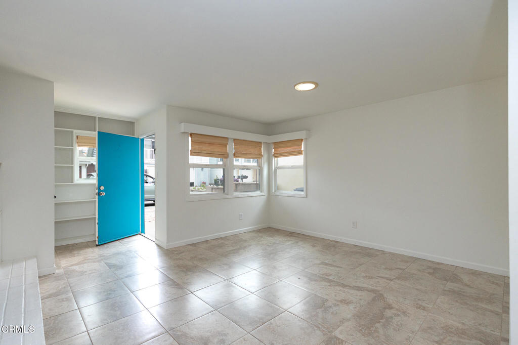 136 Oxnard Avenue Oxnard, CA 93035 - Photo 3 of 27