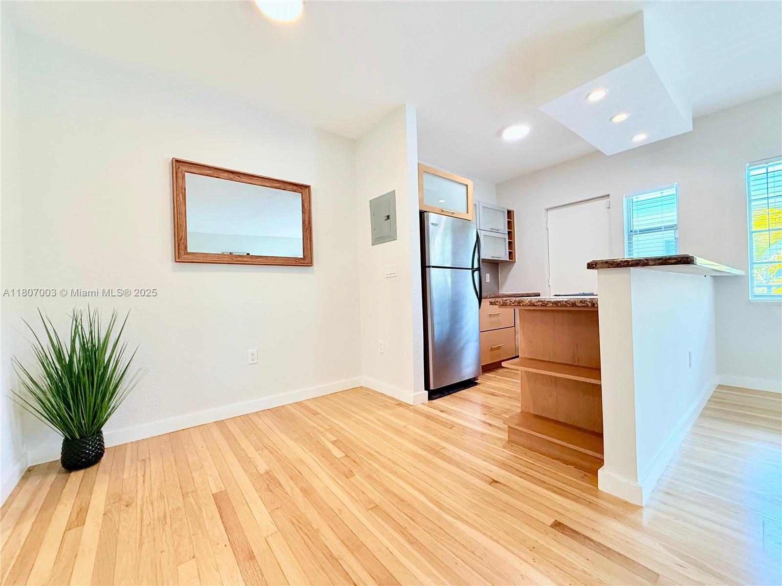 1220 Alton Road, Unit 202 Miami Beach, FL 33139 - Photo 2 of 11 Gallery Image 2