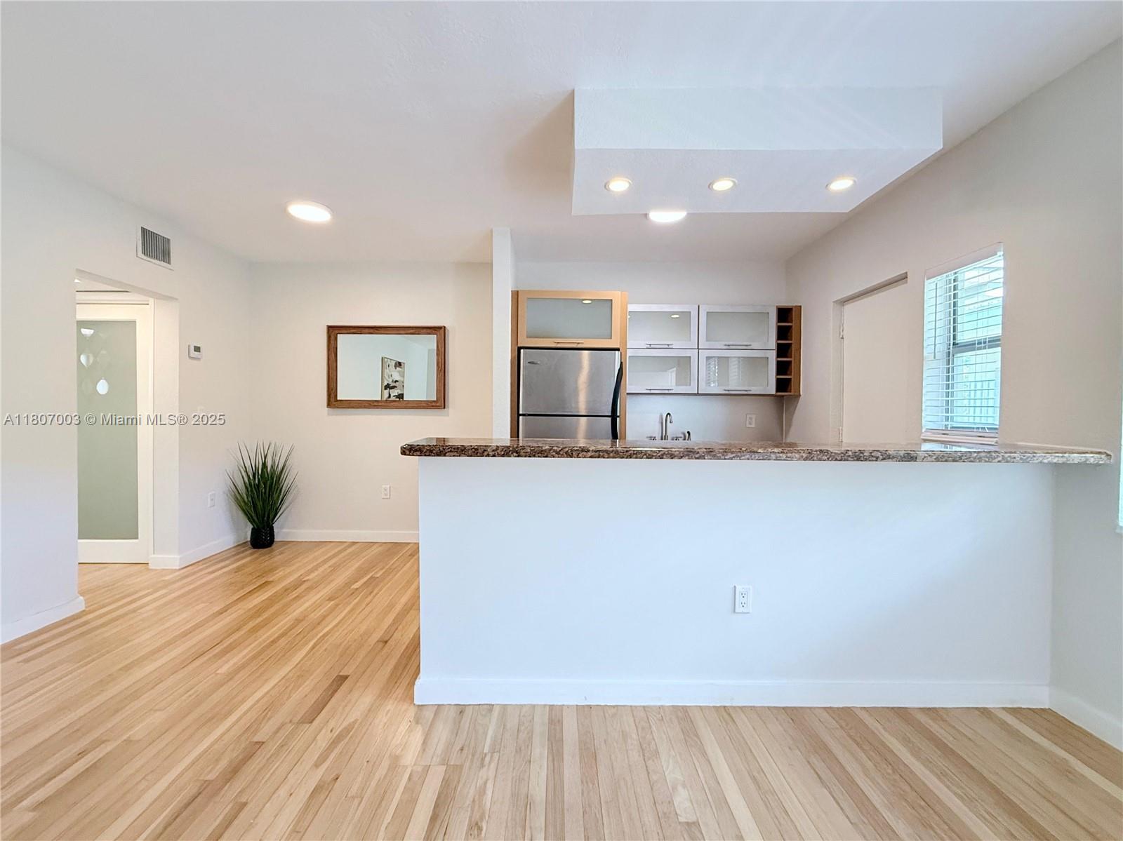 1220 Alton Road, Unit 202 Miami Beach, FL 33139 - Photo 3 of 11 Gallery Image 3