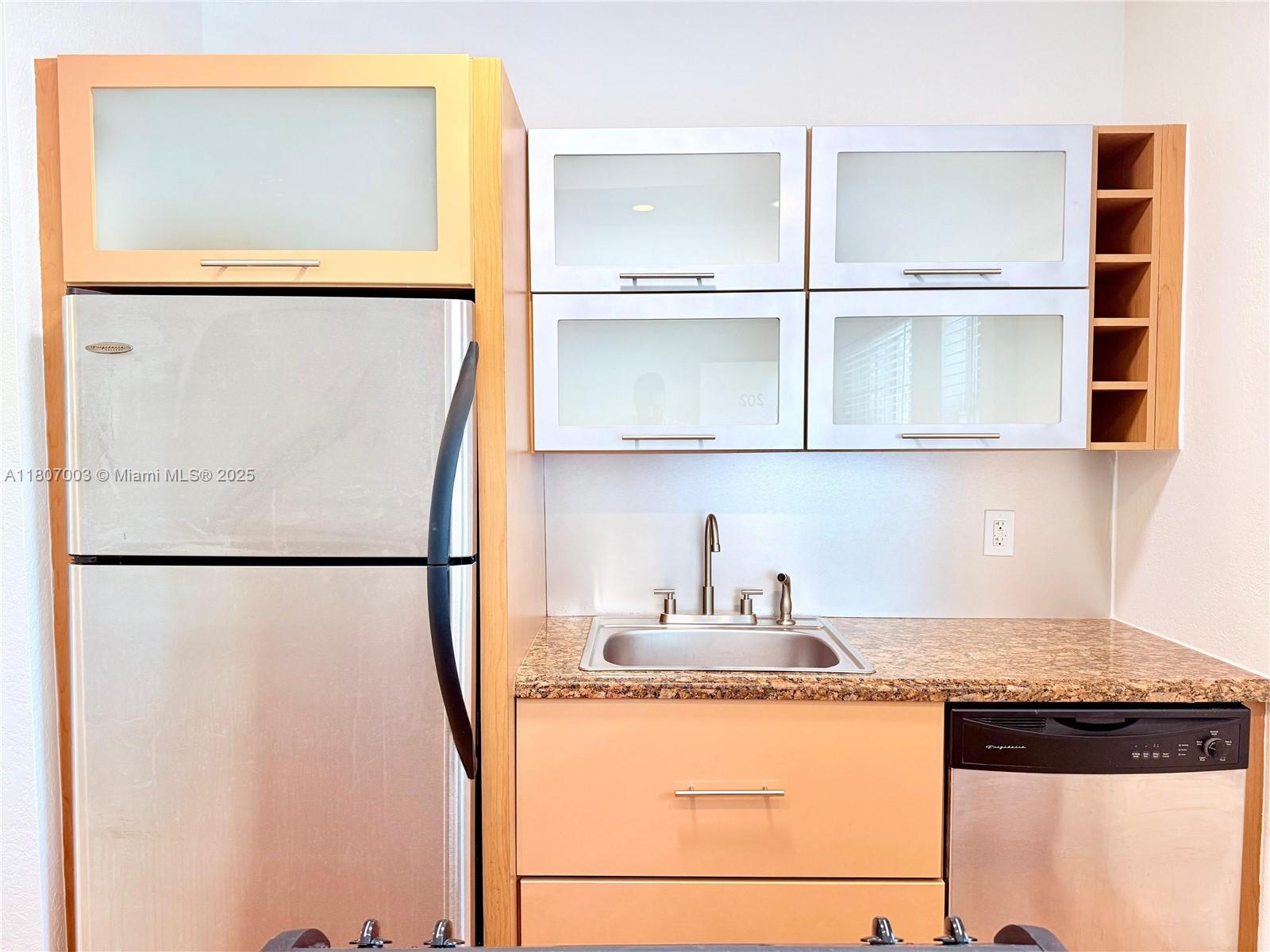 1220 Alton Road, Unit 202 Miami Beach, FL 33139 - Photo 4 of 11 Gallery Image 4