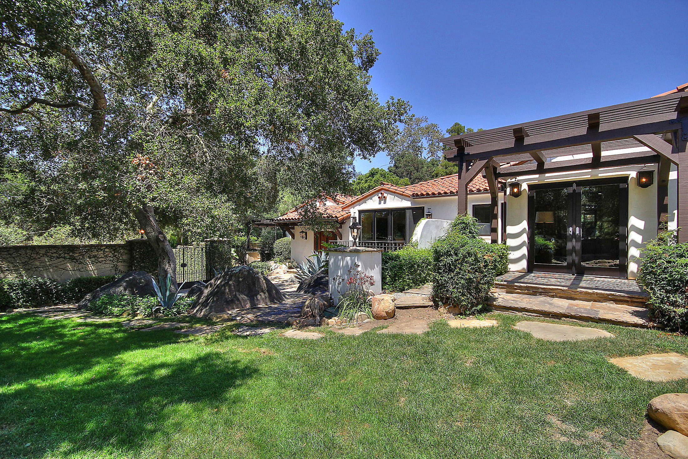 2540 Foothill Road Santa Barbara, CA 93105 - Photo 8 of 45 a view of a house with backyard and a tree