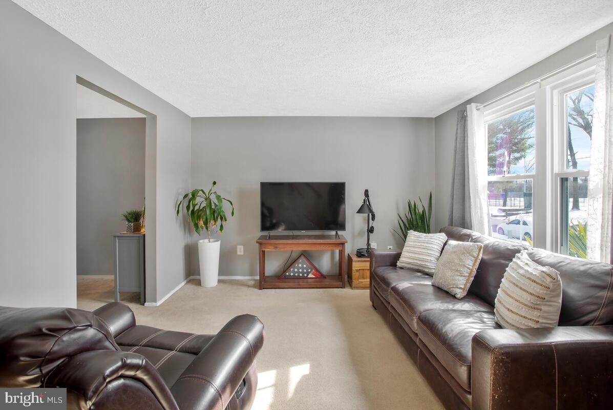 8537 Summit Road Pasadena, MD 21122 - Photo 6 of 36