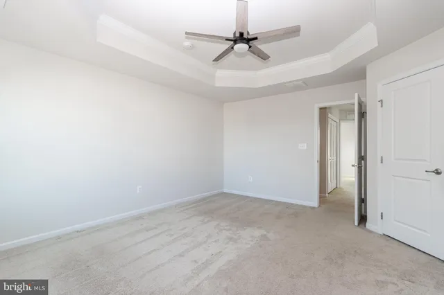 an empty room with a ceiling fan and a ceiling fan