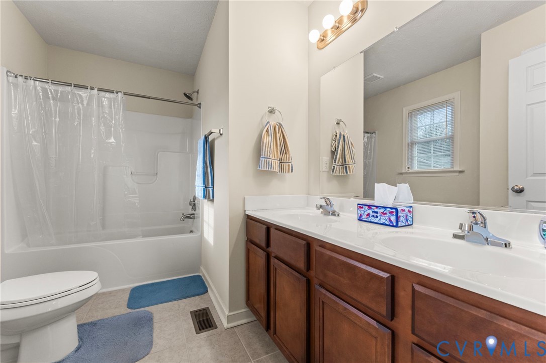 388 Berry Ridge Road Tappahannock, VA 22560 - Photo 12 of 25 a bathroom with a sink a toilet and a bathtub