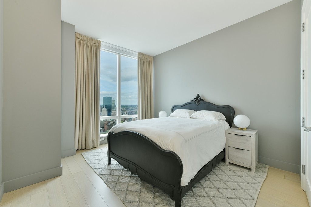1 Franklin Street, Unit 5201 Boston, MA 02110 - Photo 4 of 23 a bedroom with a bed and a window