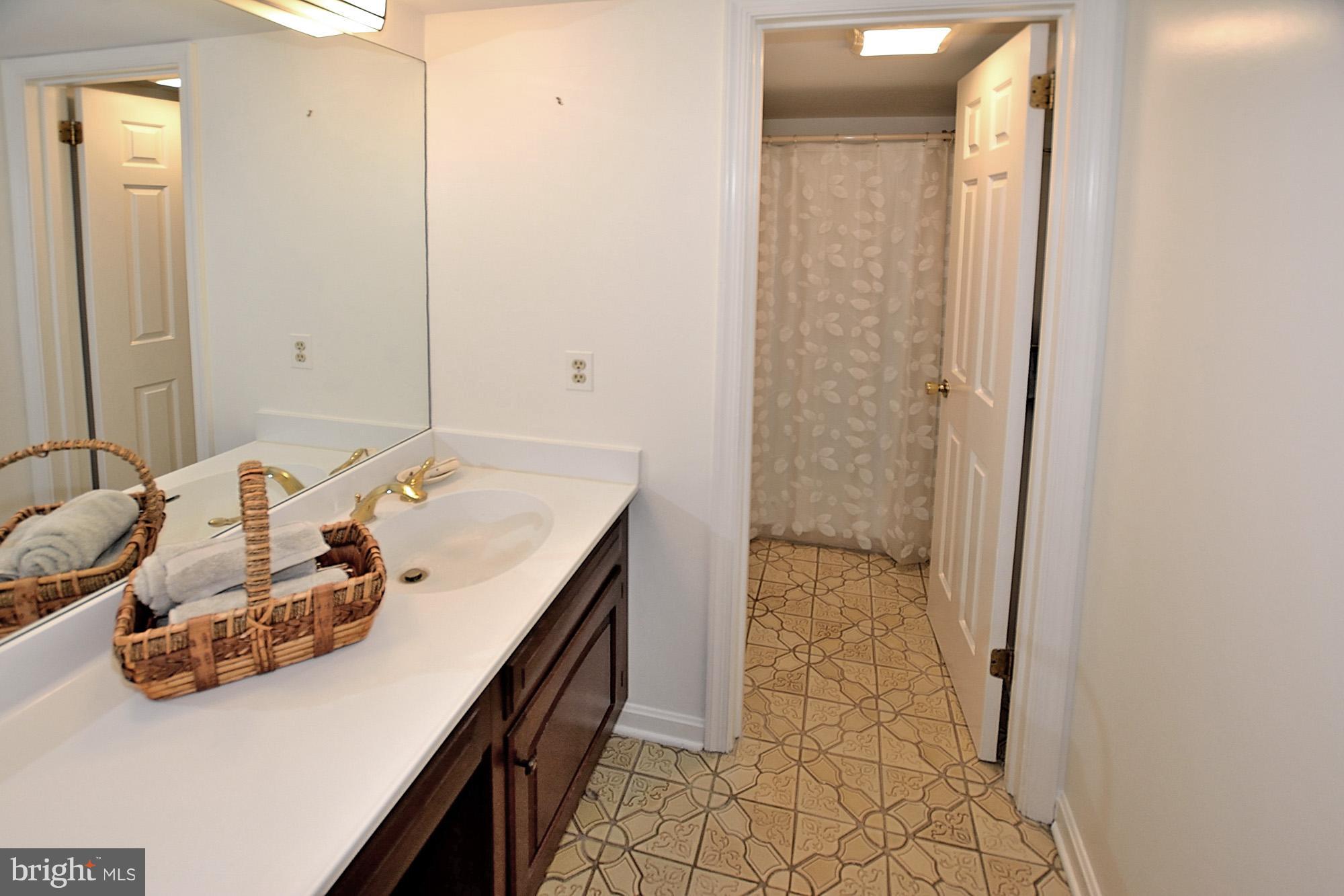 10140 Gary Road Potomac, MD 20854 - Photo 14 of 29 Bath - Full Bath on Main level