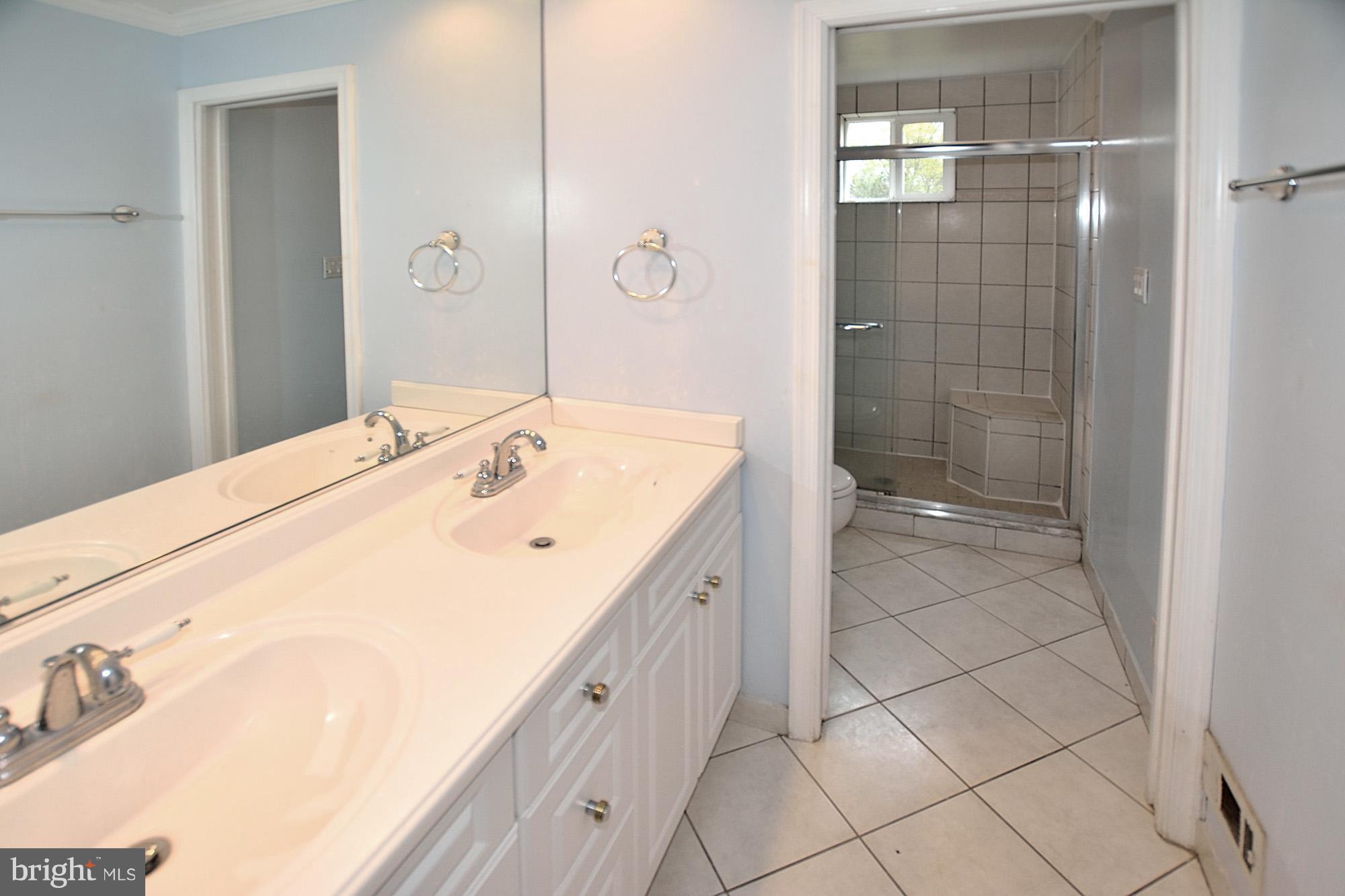 10140 Gary Road Potomac, MD 20854 - Photo 20 of 29 Bath 2n floor Hall Full Bath