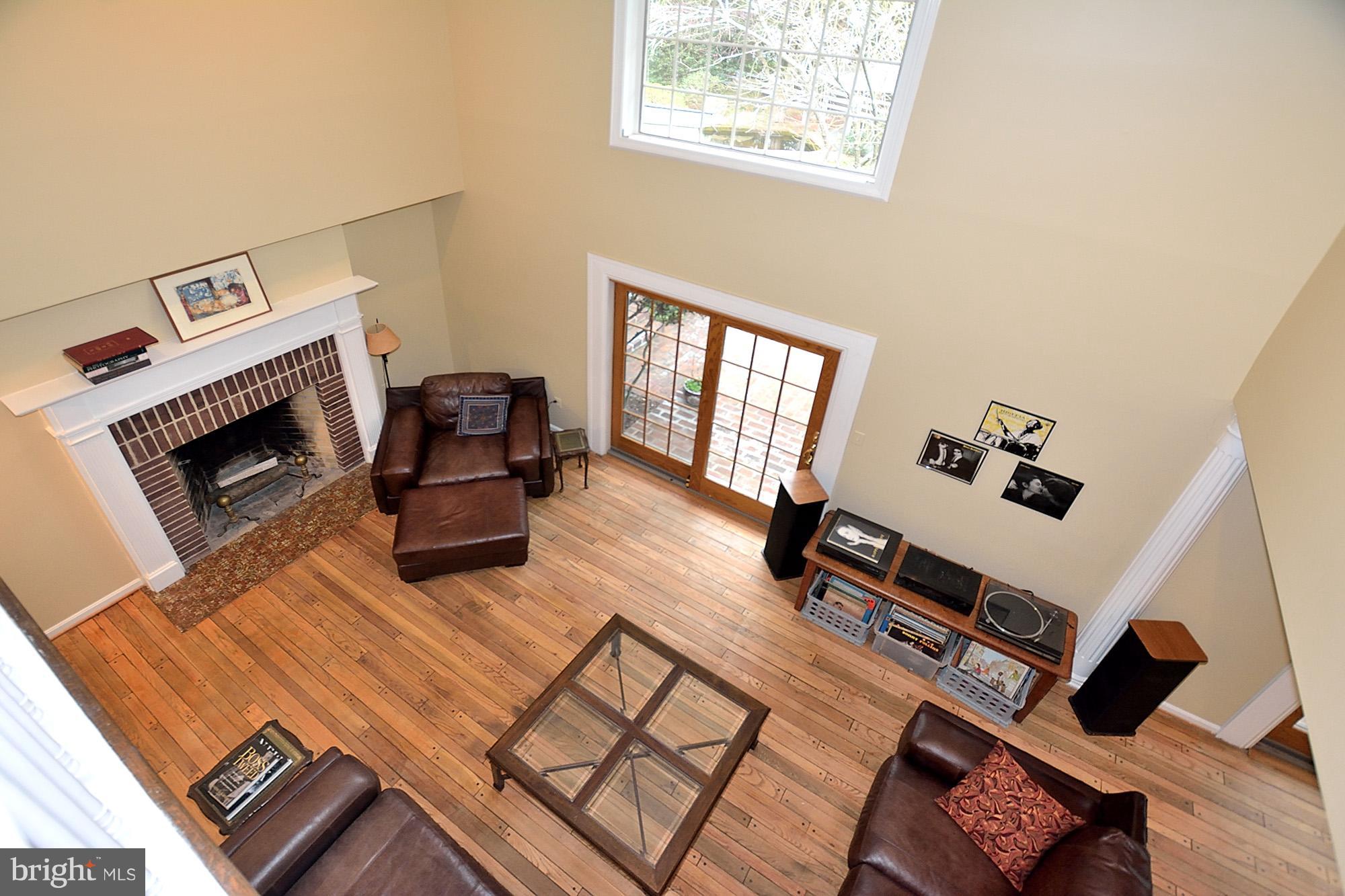 10140 Gary Road Potomac, MD 20854 - Photo 4 of 29 Family Room