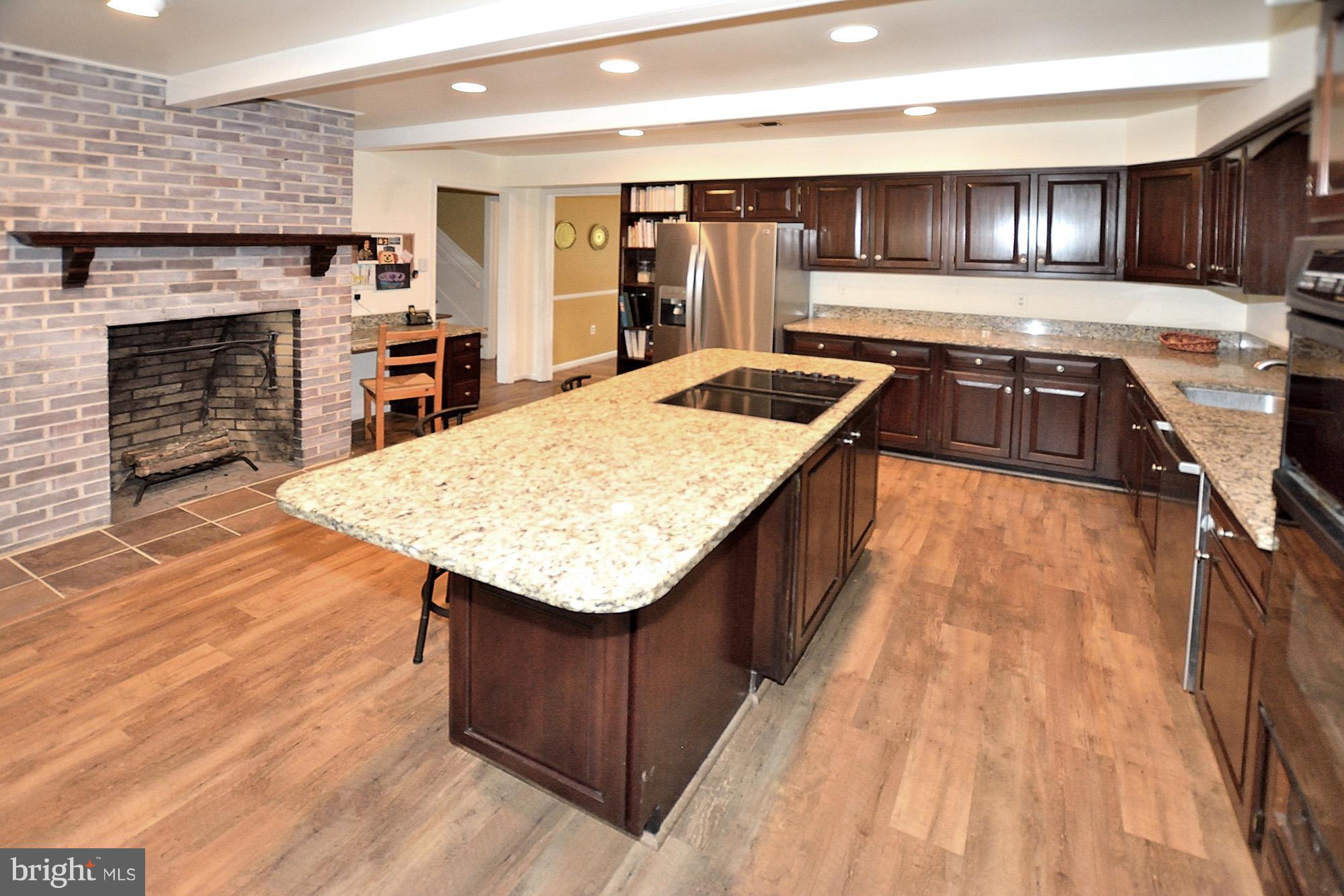 10140 Gary Road Potomac, MD 20854 - Photo 7 of 29 Kitchen