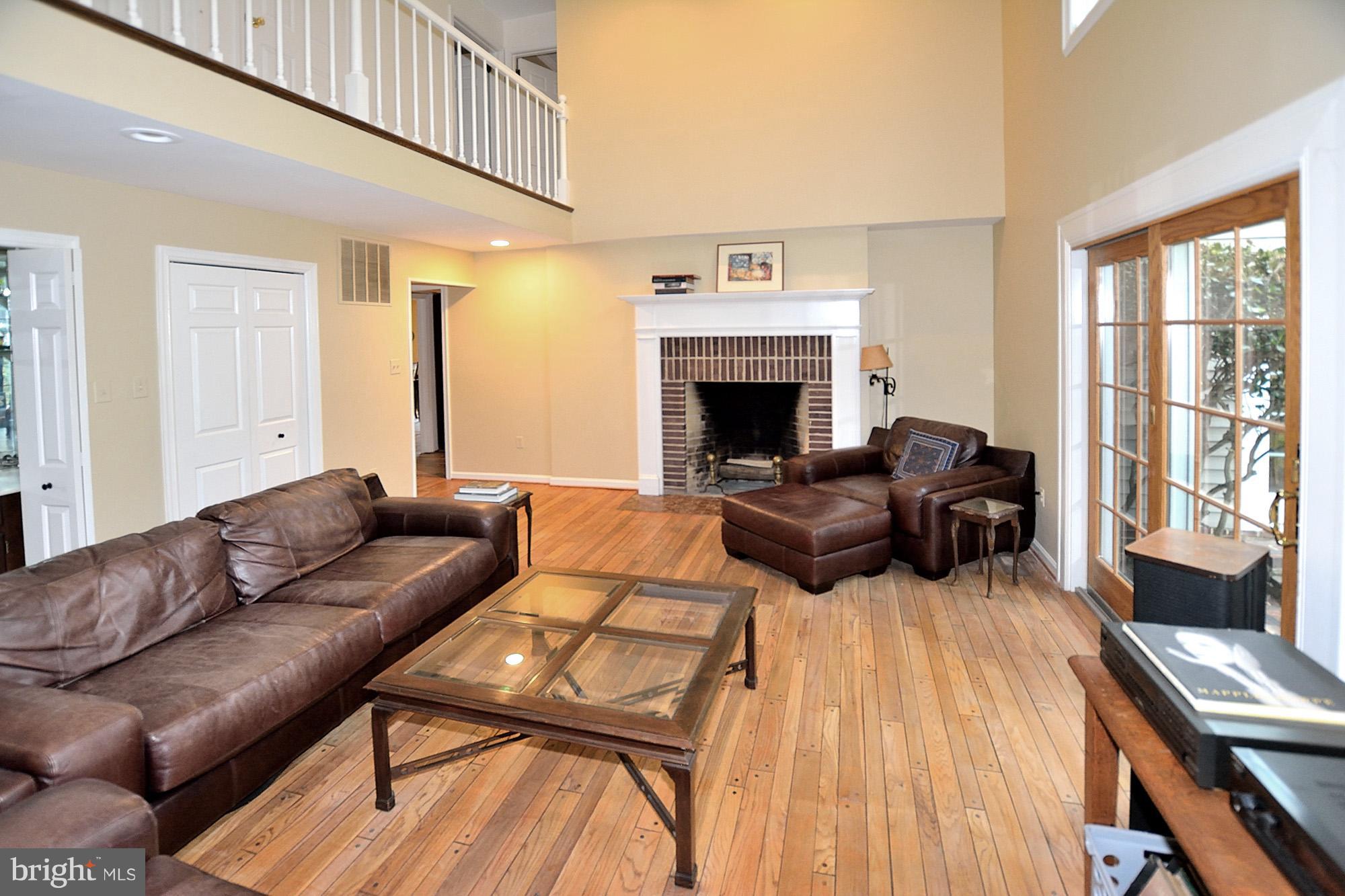 10140 Gary Road Potomac, MD 20854 - Photo 9 of 29 Family Room