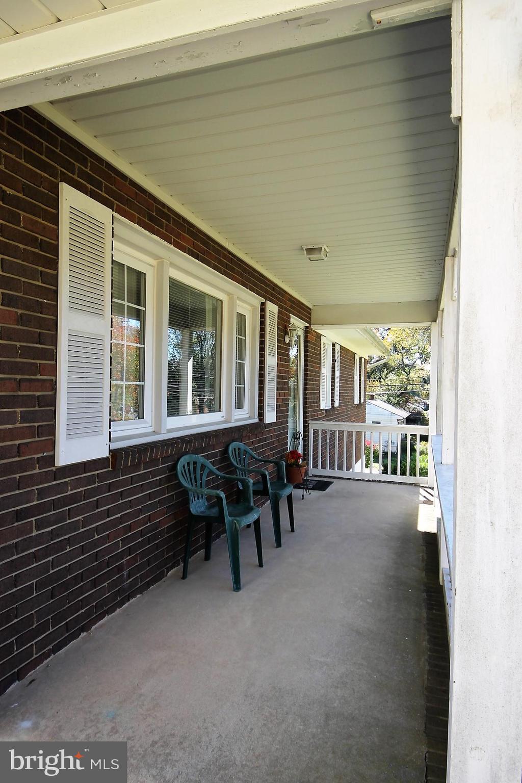 213 Magothy Beach Road Pasadena, MD 21122 - Photo 2 of 39 Front porch