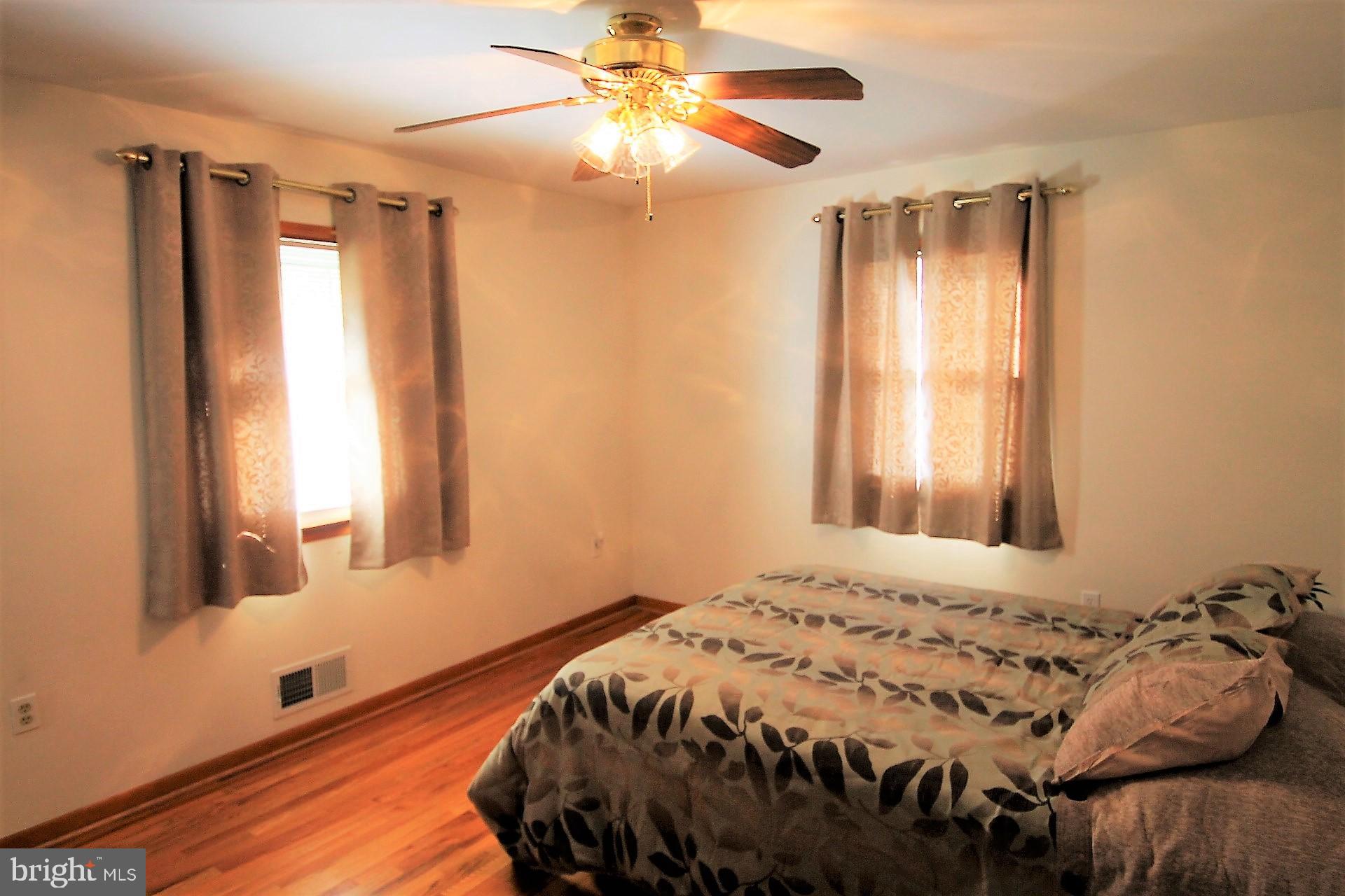 213 Magothy Beach Road Pasadena, MD 21122 - Photo 25 of 39 Primary Bedroom