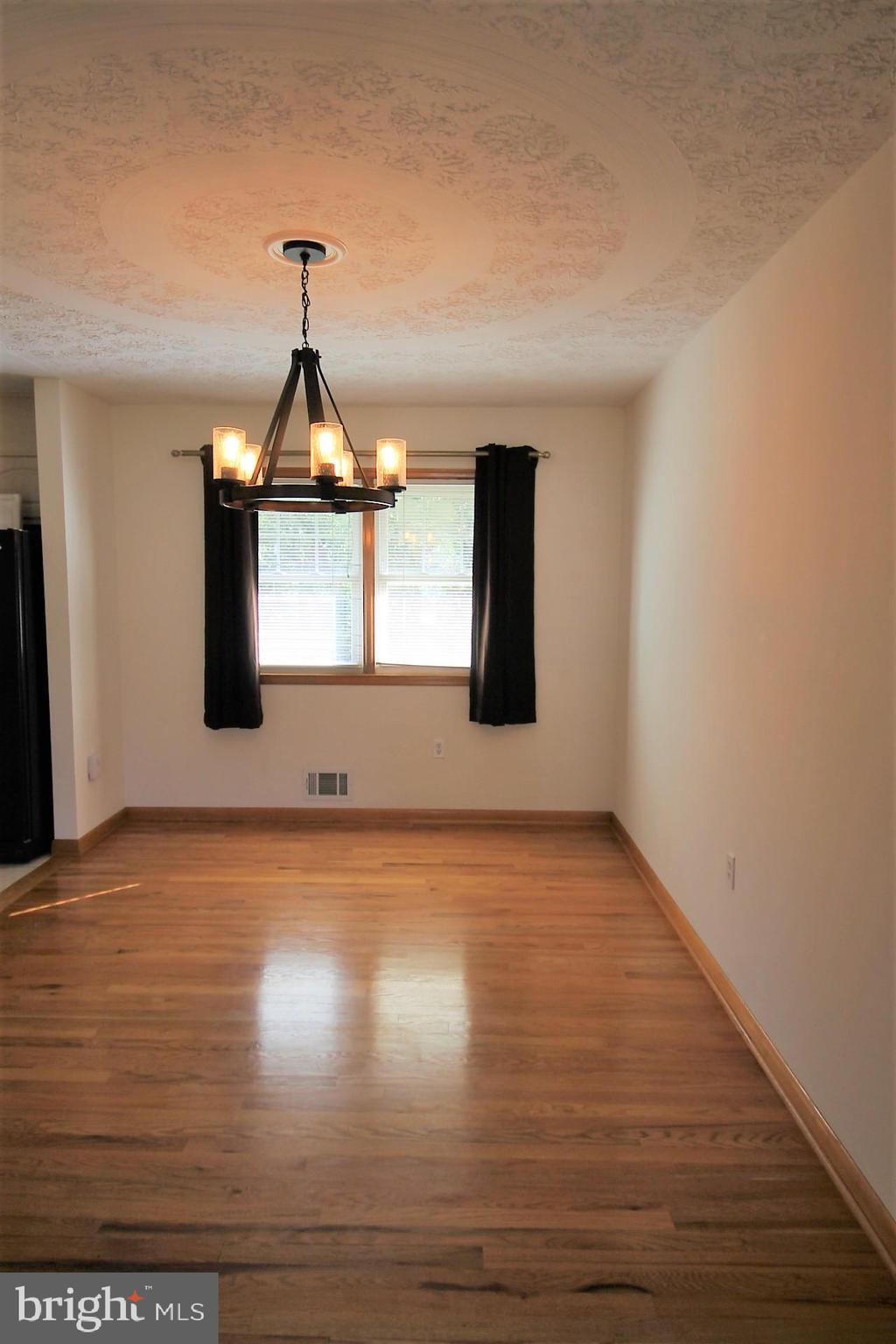 213 Magothy Beach Road Pasadena, MD 21122 - Photo 7 of 39 Gallery Image 7