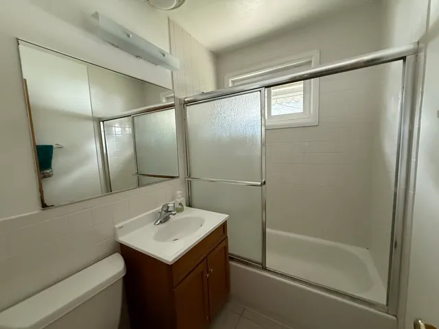 $1,750 | 723 South Lake Street, Mundelein, IL 60060