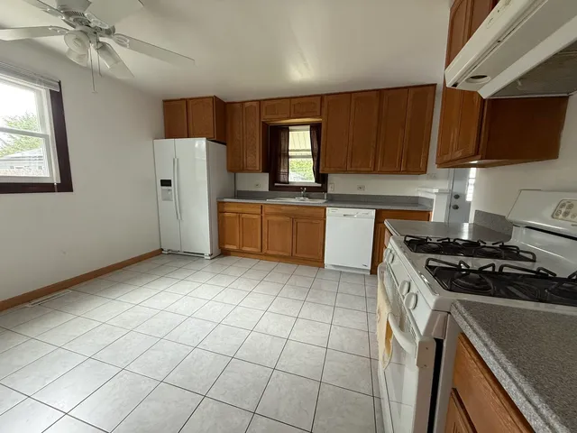 $1,750 | 723 South Lake Street, Mundelein, IL 60060