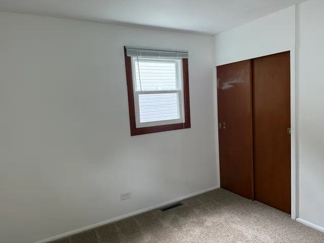 $1,750 | 723 South Lake Street, Mundelein, IL 60060