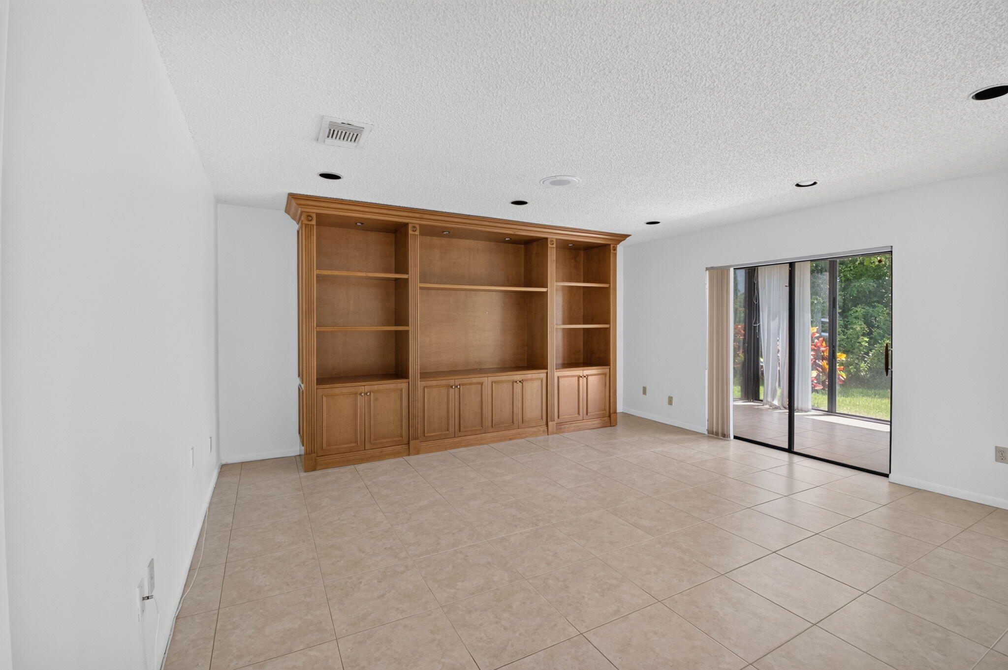9264 Vista Del Lago, Unit A Boca Raton, FL 33428 - Photo 18 of 48 Living Room