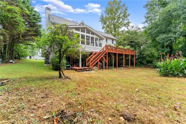 a black and white photo of a living room