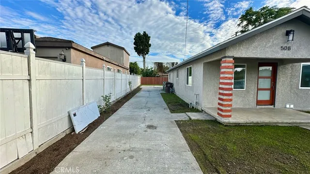 a view of a back yard of the house