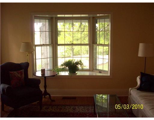 304 Guys Run Road Cheswick, PA 15024 - Photo 15 of 18 Living Room. Bay window with great views!