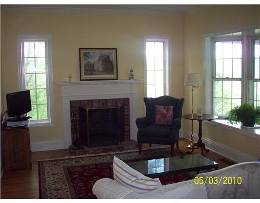 304 Guys Run Road Cheswick, PA 15024 - Photo 5 of 18 Living Room. Bright and sunny first floor plan with bay window looking out to a pretty view.
