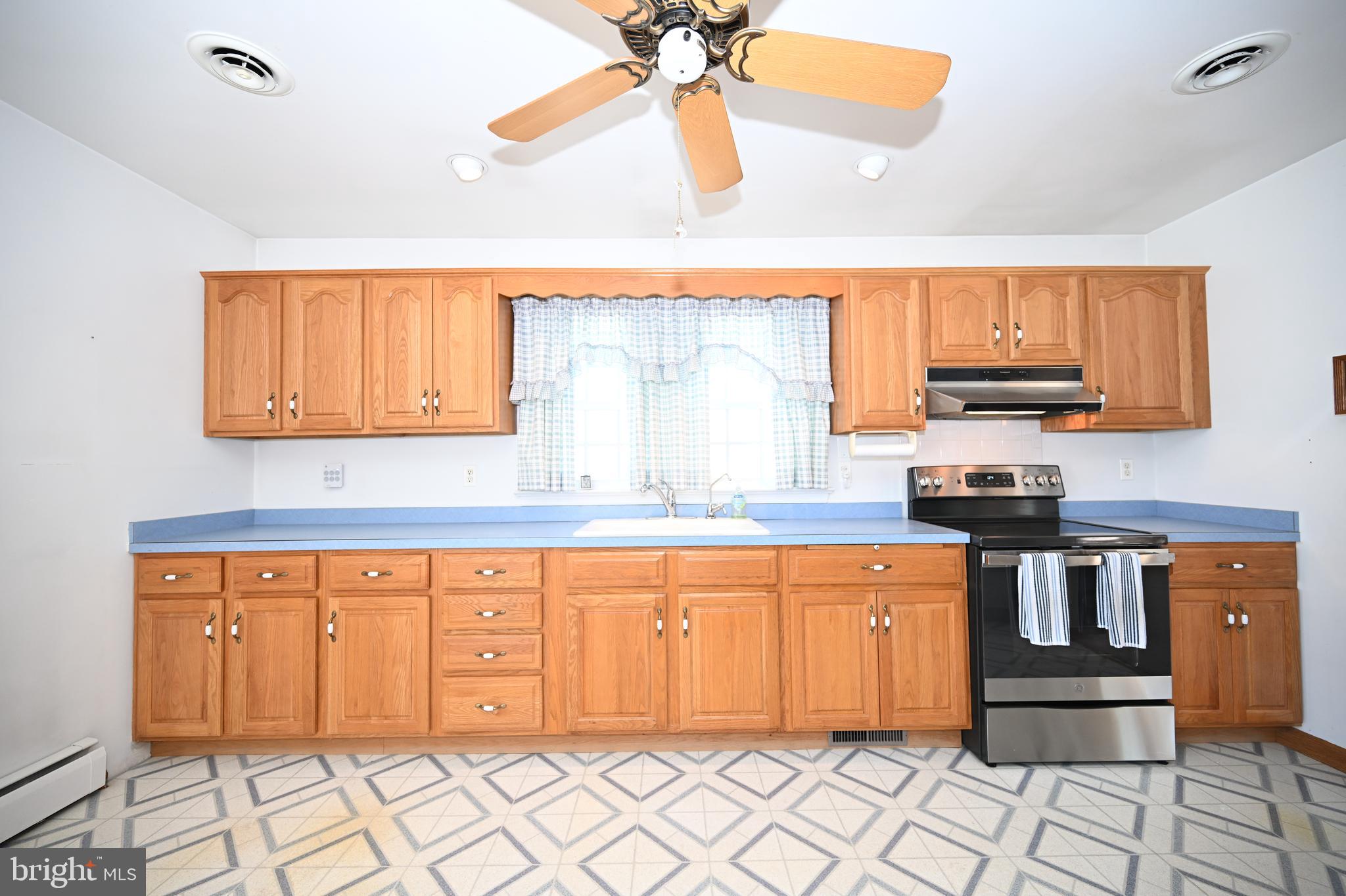 151 Highview Avenue Dover, DE 19901 - Photo 23 of 41 Double window overlooks driveway