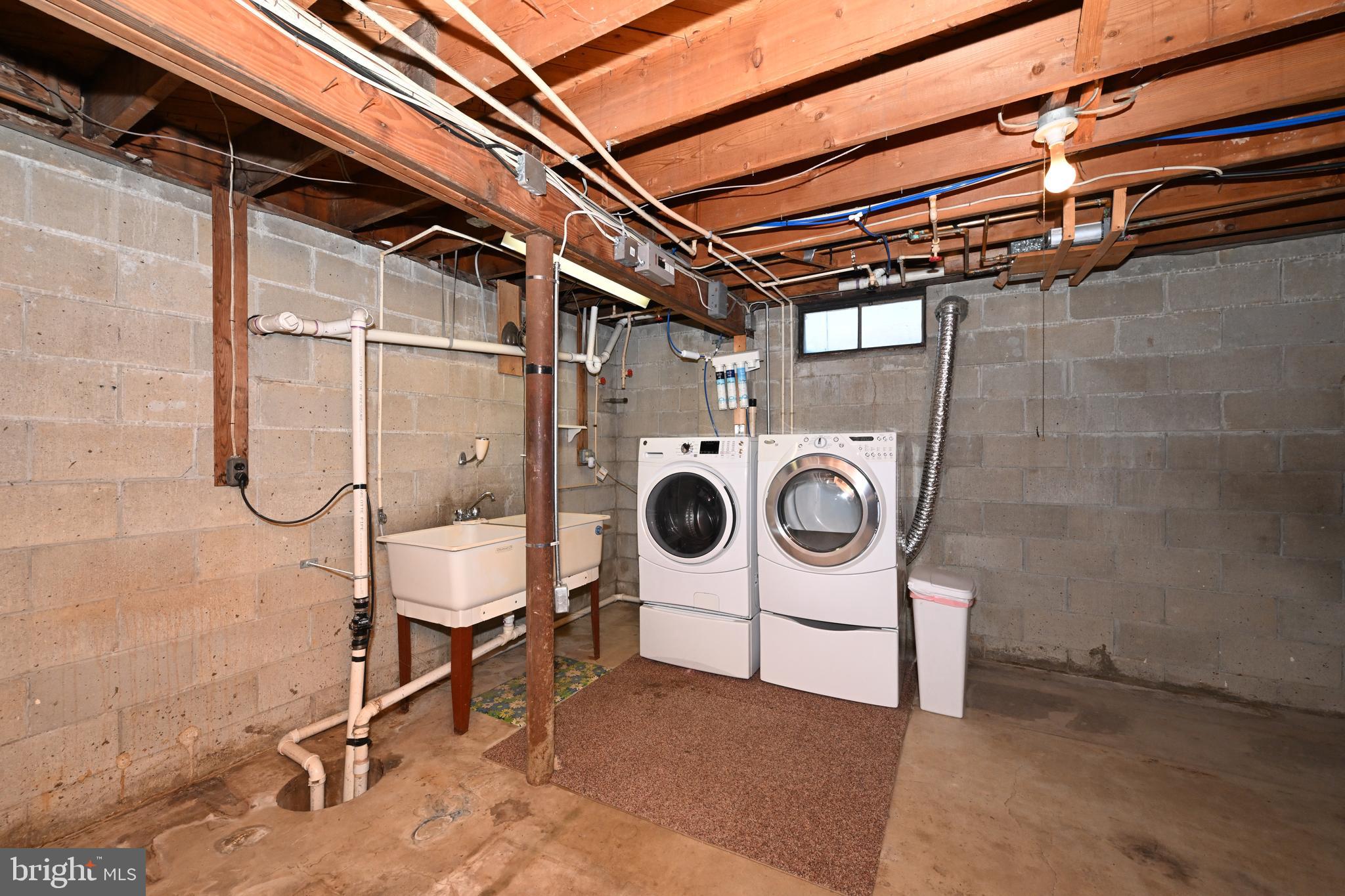 151 Highview Avenue Dover, DE 19901 - Photo 39 of 41 Laundry Area with Utility Sink