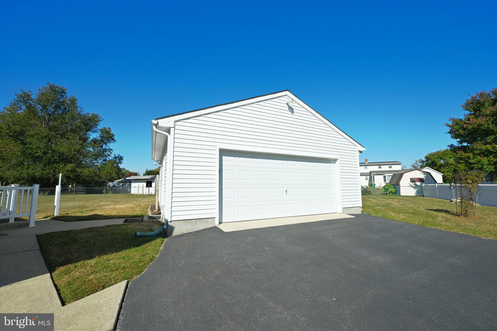 151 Highview Avenue Dover, DE 19901 - Photo 9 of 41 Walkway from Garage to the Kitchen